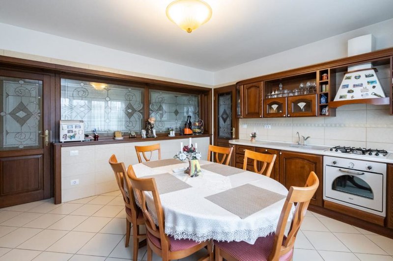 Vila Bucurestii Noi- Damaroaia- Lacul Grivita